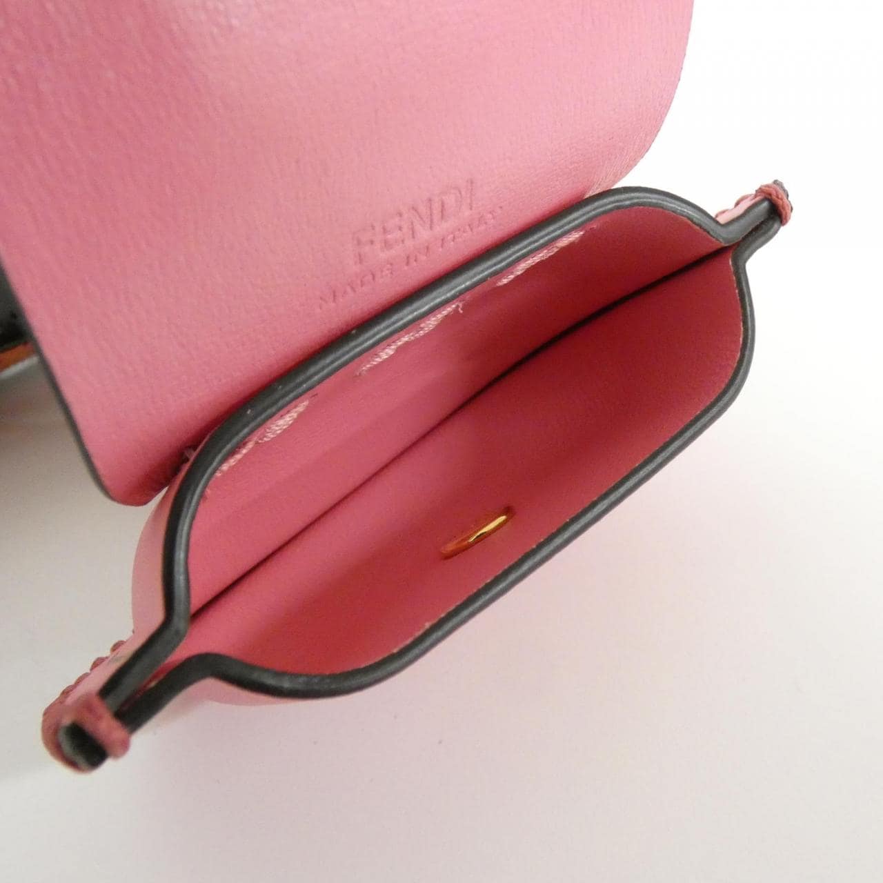 フェンディ ピコ バゲット 7AR946 AFD5 エアポッズケース