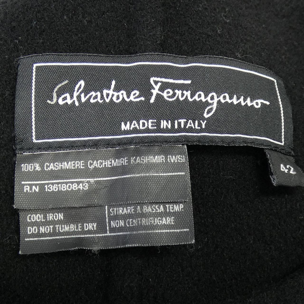 サルヴァトーレフェラガモ SALVATORE FERRAGAMO コート