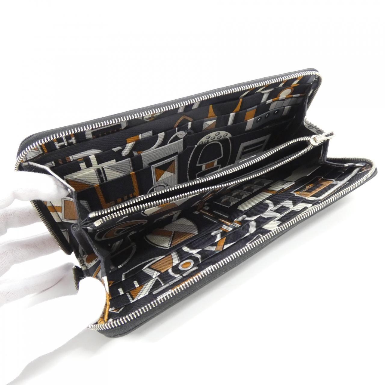 エルメス CARRE EN BOUCLES シルク イン クラシック 071003CK 財布