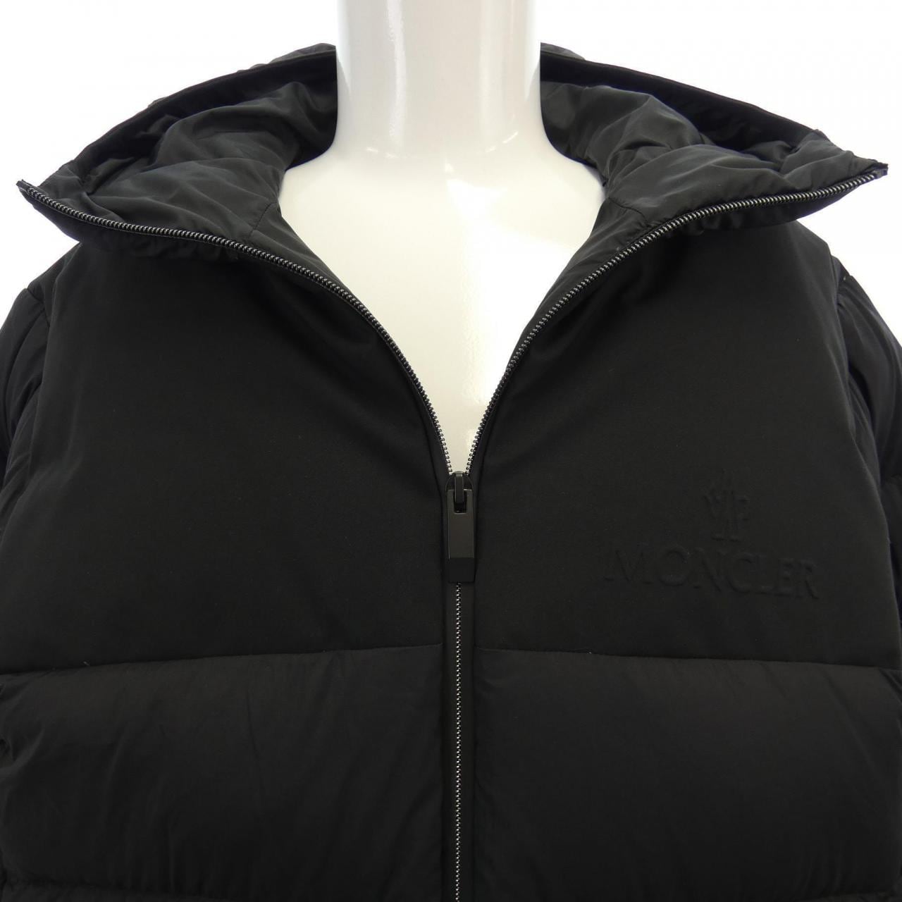 モンクレール MONCLER ダウンジャケット