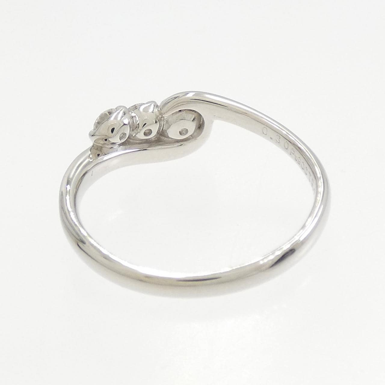 PT スリーストーン ダイヤモンド リング 0.30CT
