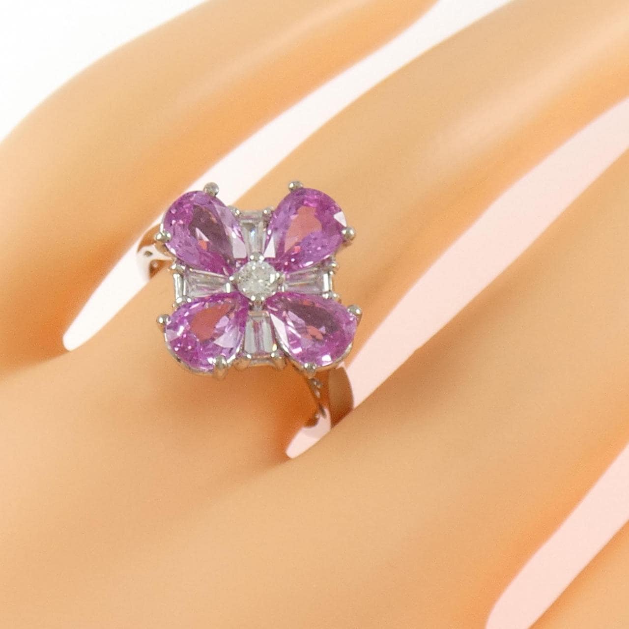 K18WG フラワー サファイヤ リング 2.96CT