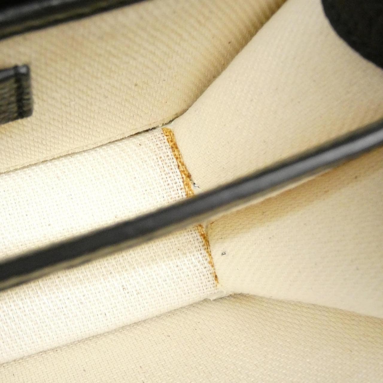 バリー EMBLEM OCTOGONE ショルダーバッグ