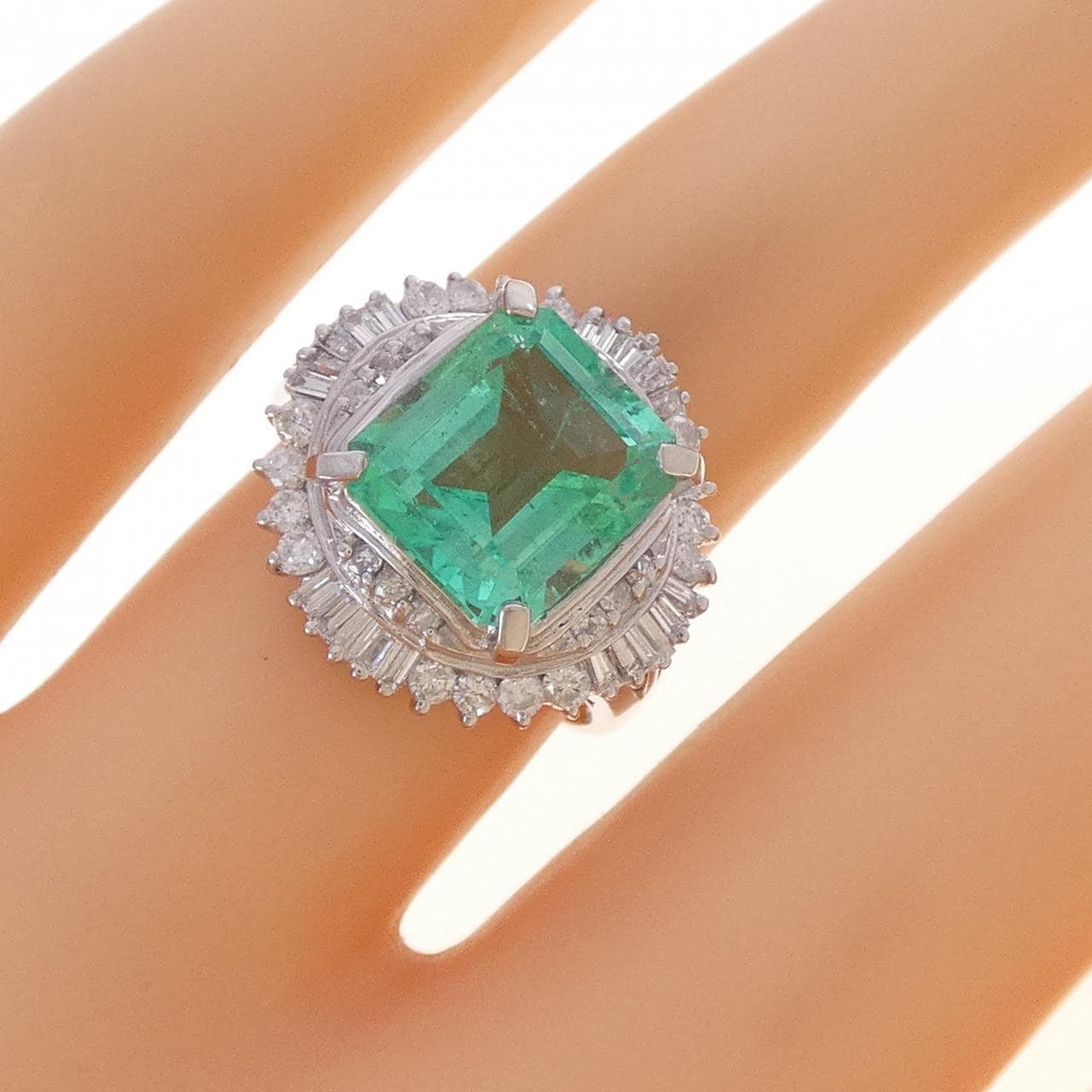 PT900 エメラルド リング 3.32CT