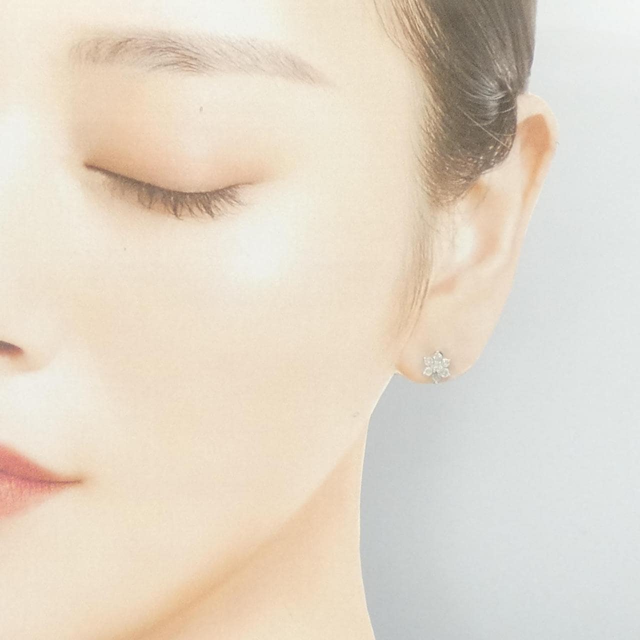 K18WG フラワー ダイヤモンド ピアス 0.50CT