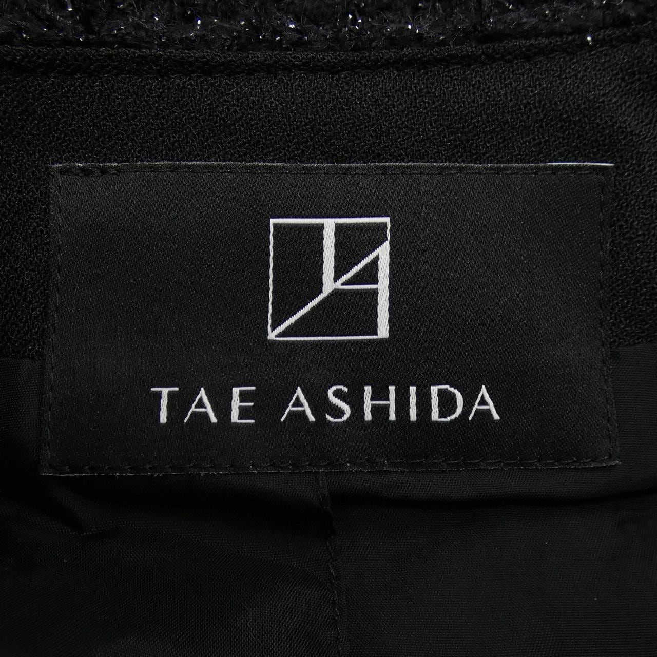 タエアシダ TAE ASHIDA スーツ