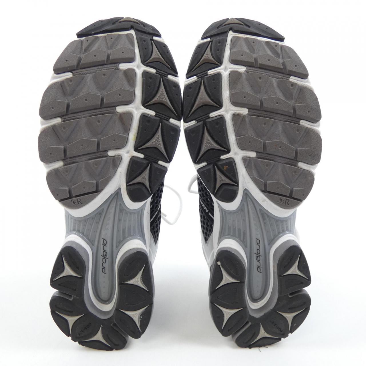 SAUCONY スニーカー