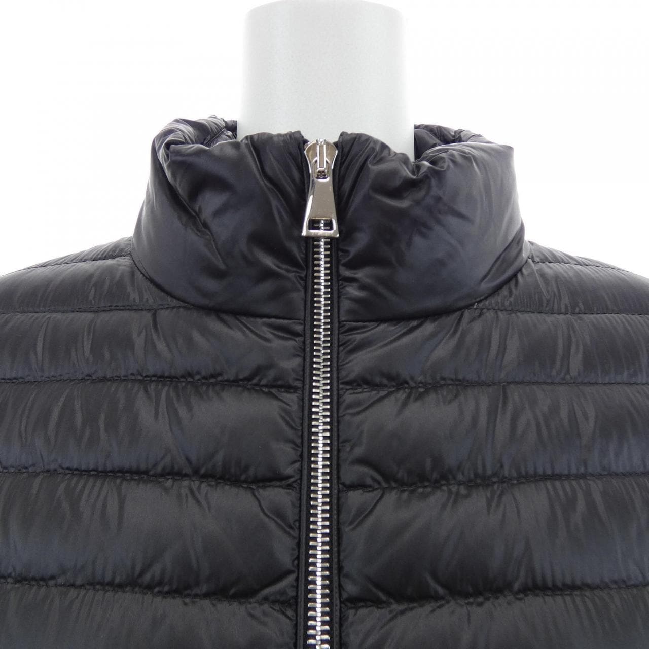 モンクレール MONCLER 10939B00032 M1131 ダウンジャケット