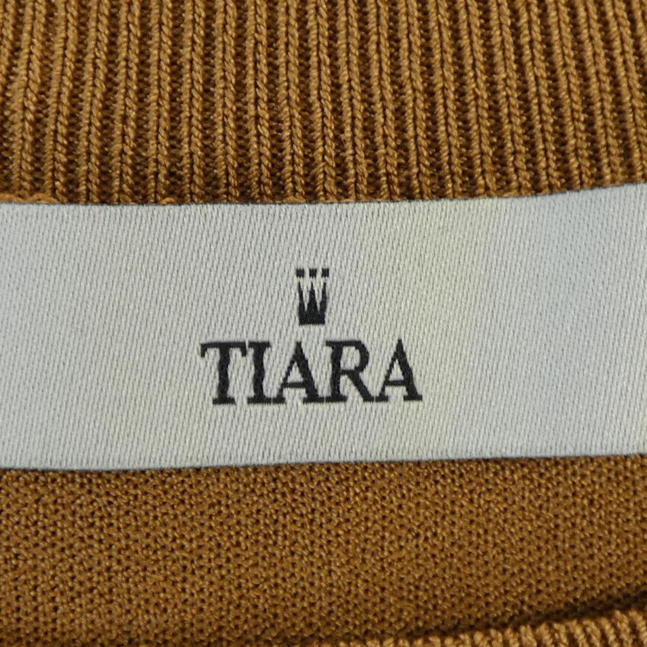 ティアラ TIARA トップス