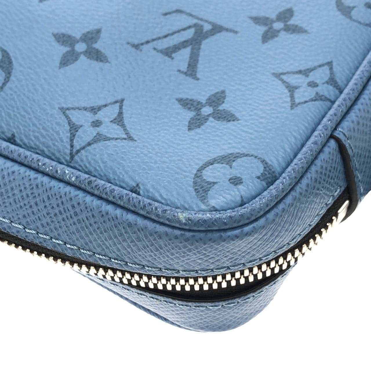 ルイヴィトン タイガ ラマ アウトドア メッセンジャー M30749 ショルダーバッグ