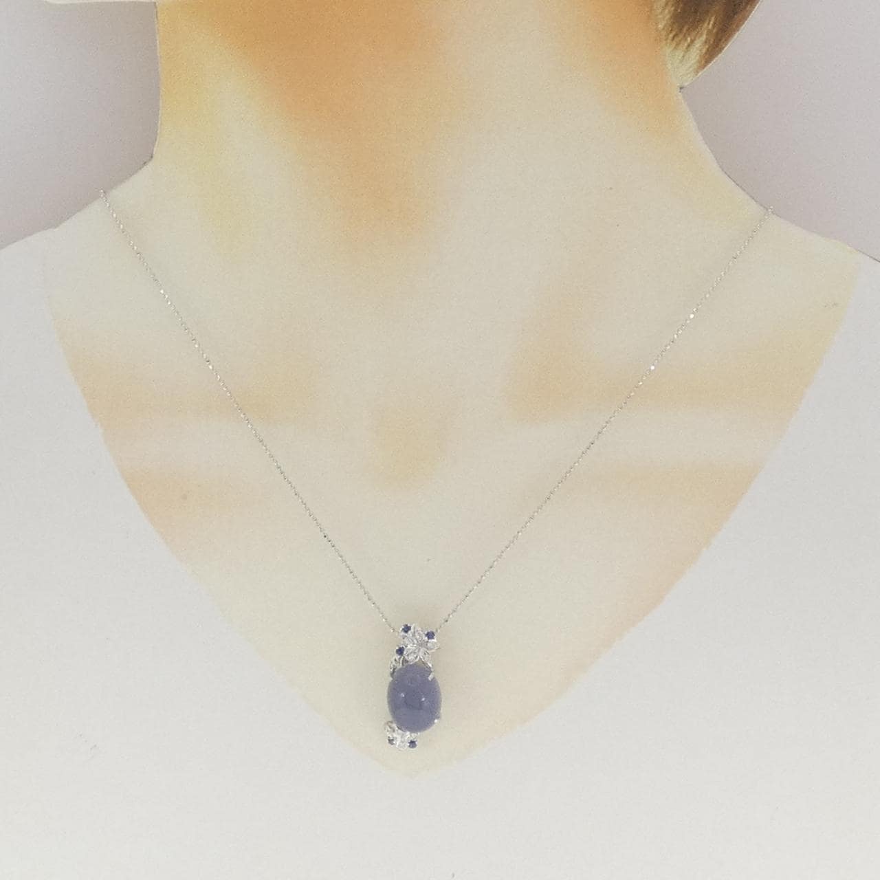 K18WG カルセドニー ネックレス 8.09CT