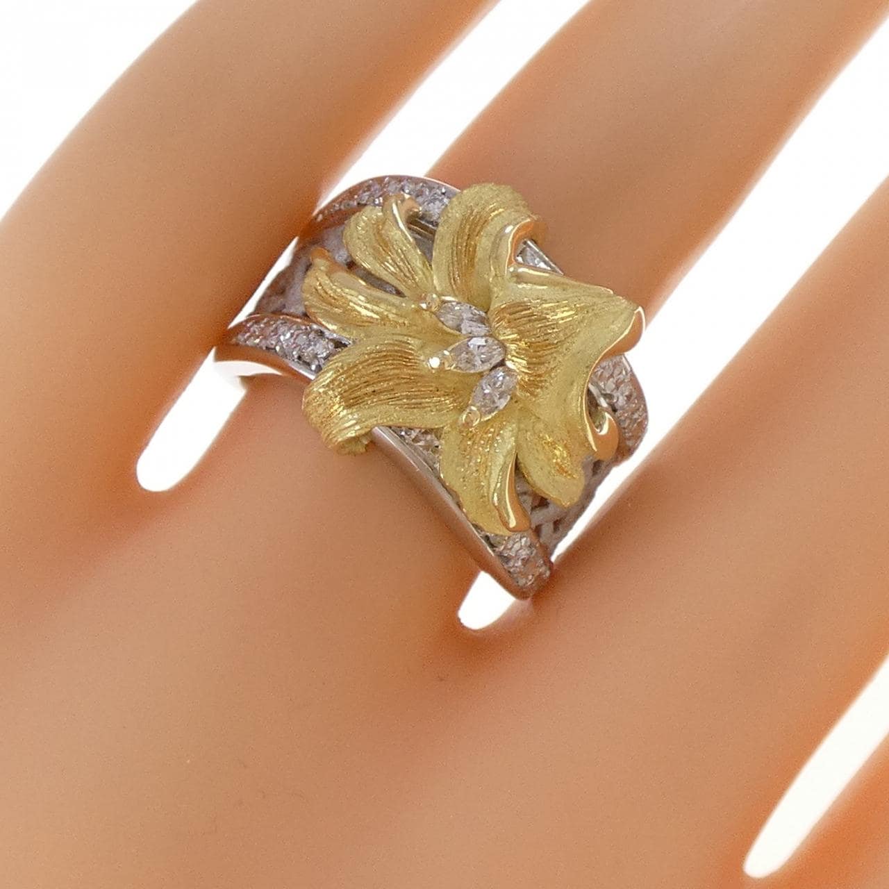 マツイヒサコ フラワー ダイヤモンド リング 0.10CT