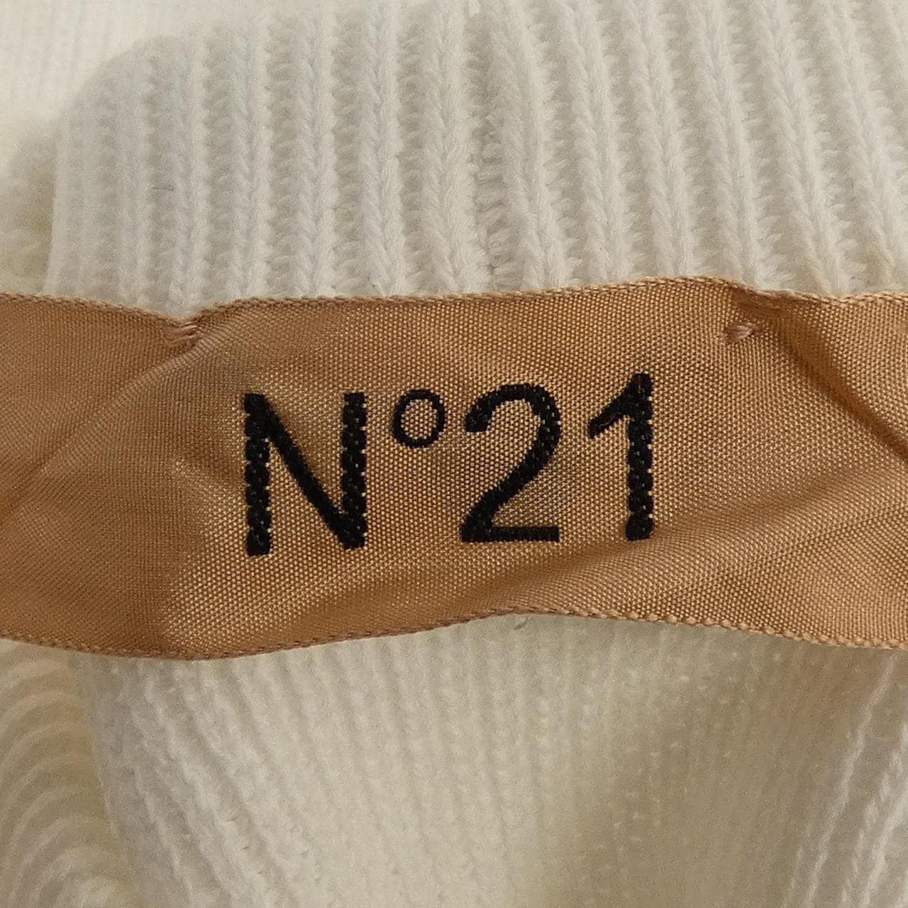 ヌメロヴェントゥーノ N°21 ニット