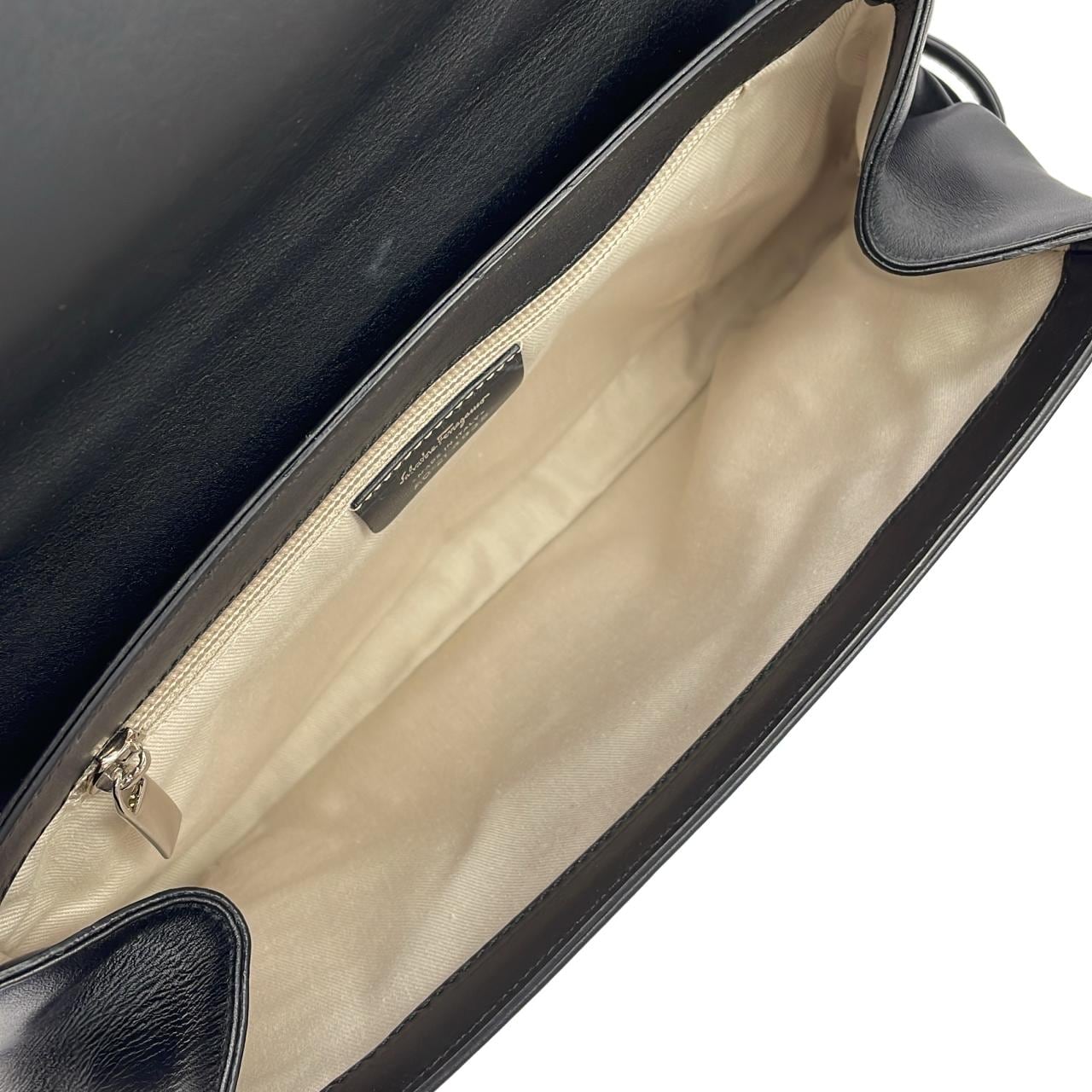 サルヴァトーレフェラガモ 21 4935 ショルダーバッグ