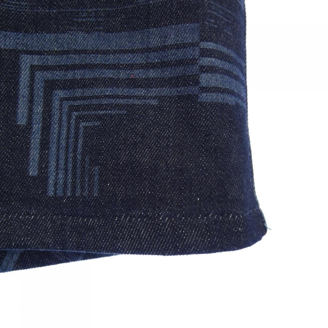 ヴェルサス VERSUS スカート