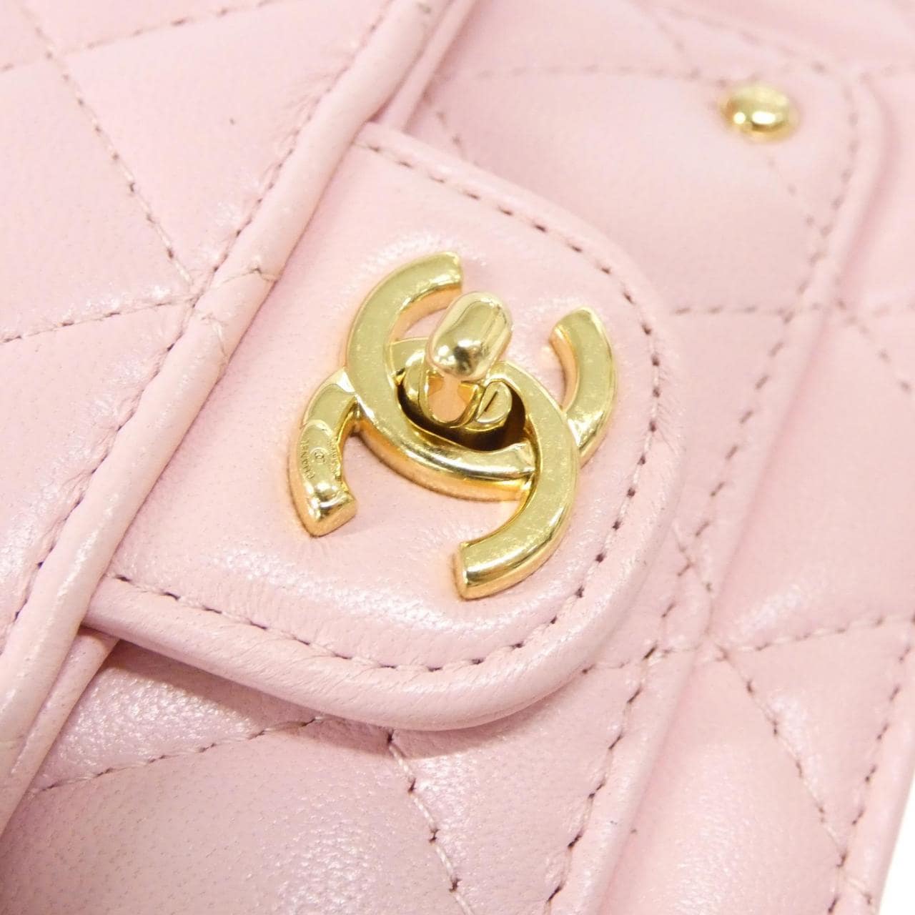 シャネル AP4675 チェーンクラッチ