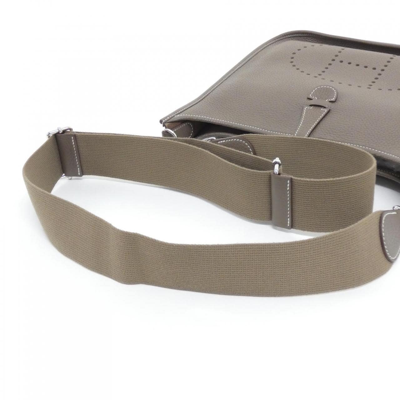 エルメス エヴリン3 PM 056277CK ショルダーバッグ コメ兵｜エルメス エヴリン3 GM 056275CK ショルダーバッグ｜HERMES