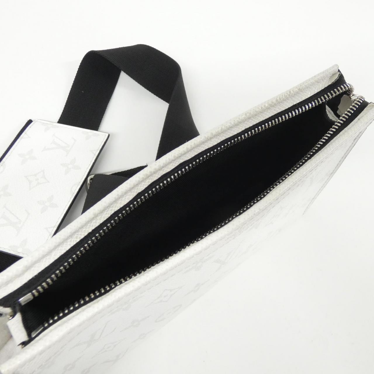 ルイヴィトン タイガラマ ガストン ウエアラブル ウォレット M30935 ショルダーバッグ