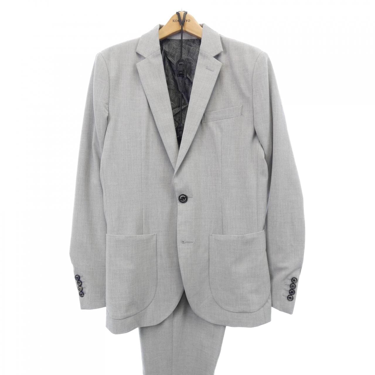 ウノピュウノウグァーレトレ 1 piu 1 uguale 3 スーツ