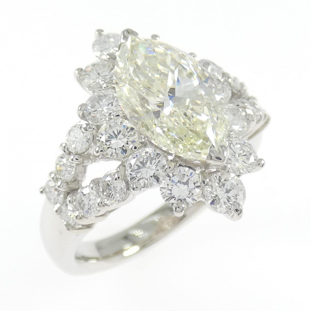 PT900 ダイヤモンド リング 2.714CT VLY SI1 マーキスカット
