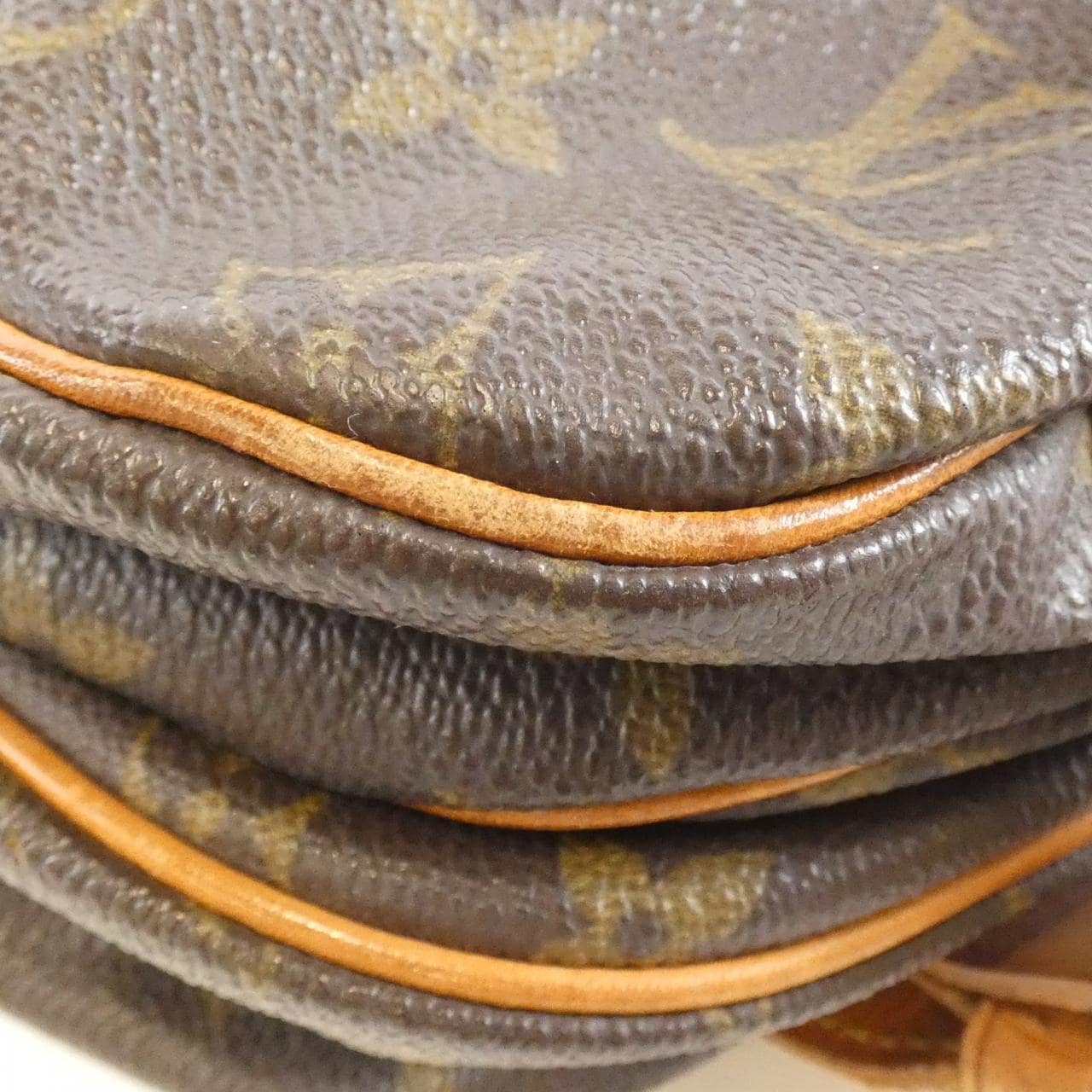 ルイヴィトン モノグラム ソミュール 30cm M42256 ショルダーバッグ