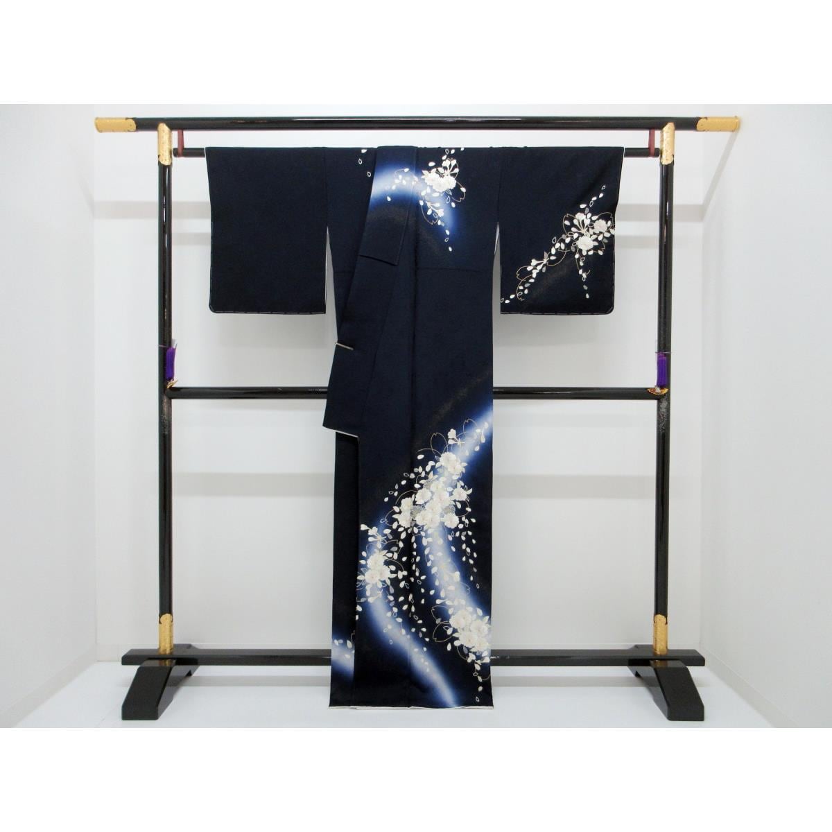 [Unused items] Visiting kimono with embroidery, gold leaf finish and gradation dyeing