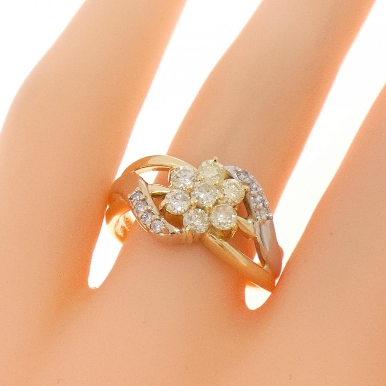 K18YG/PT900/K18PG フラワー ダイヤモンド リング 0.58CT