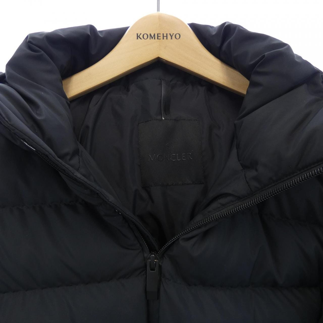 モンクレール MONCLER ダウンジャケット