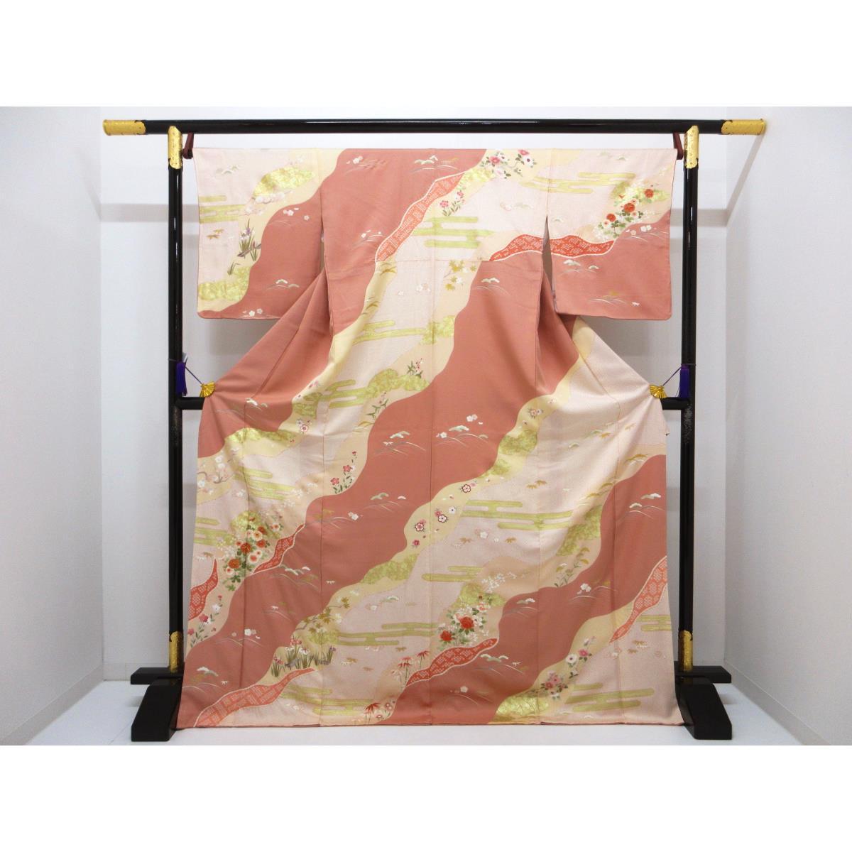 [Unused items] Visiting kimono with Yuzen gold leaf finish and embroidered tie-dye finish