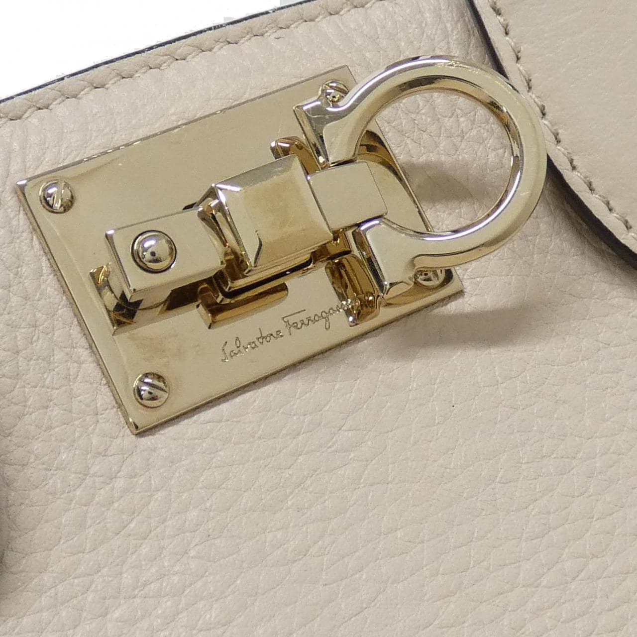 サルヴァトーレフェラガモ 21 H288 バッグ