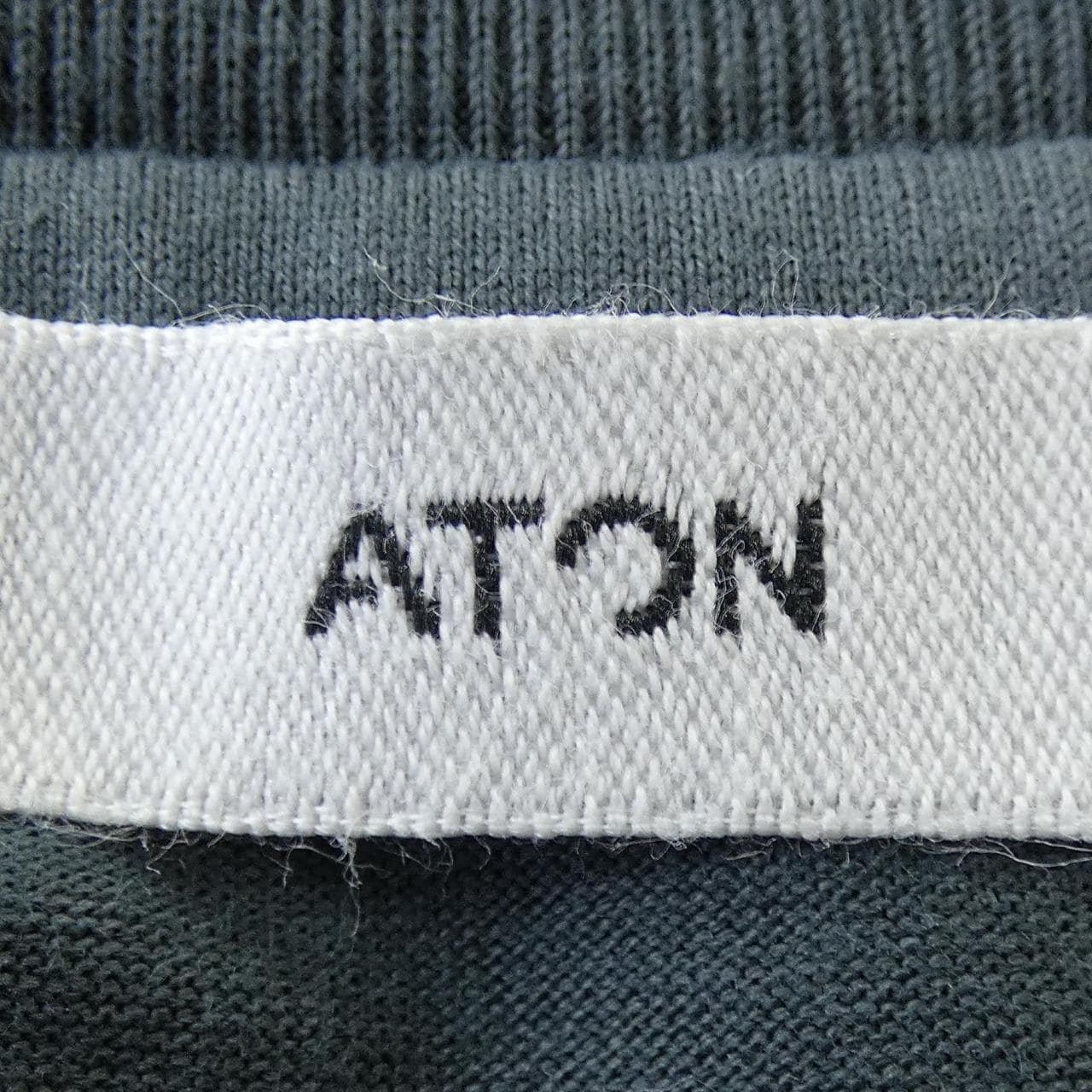 エイトン ATON Tシャツ