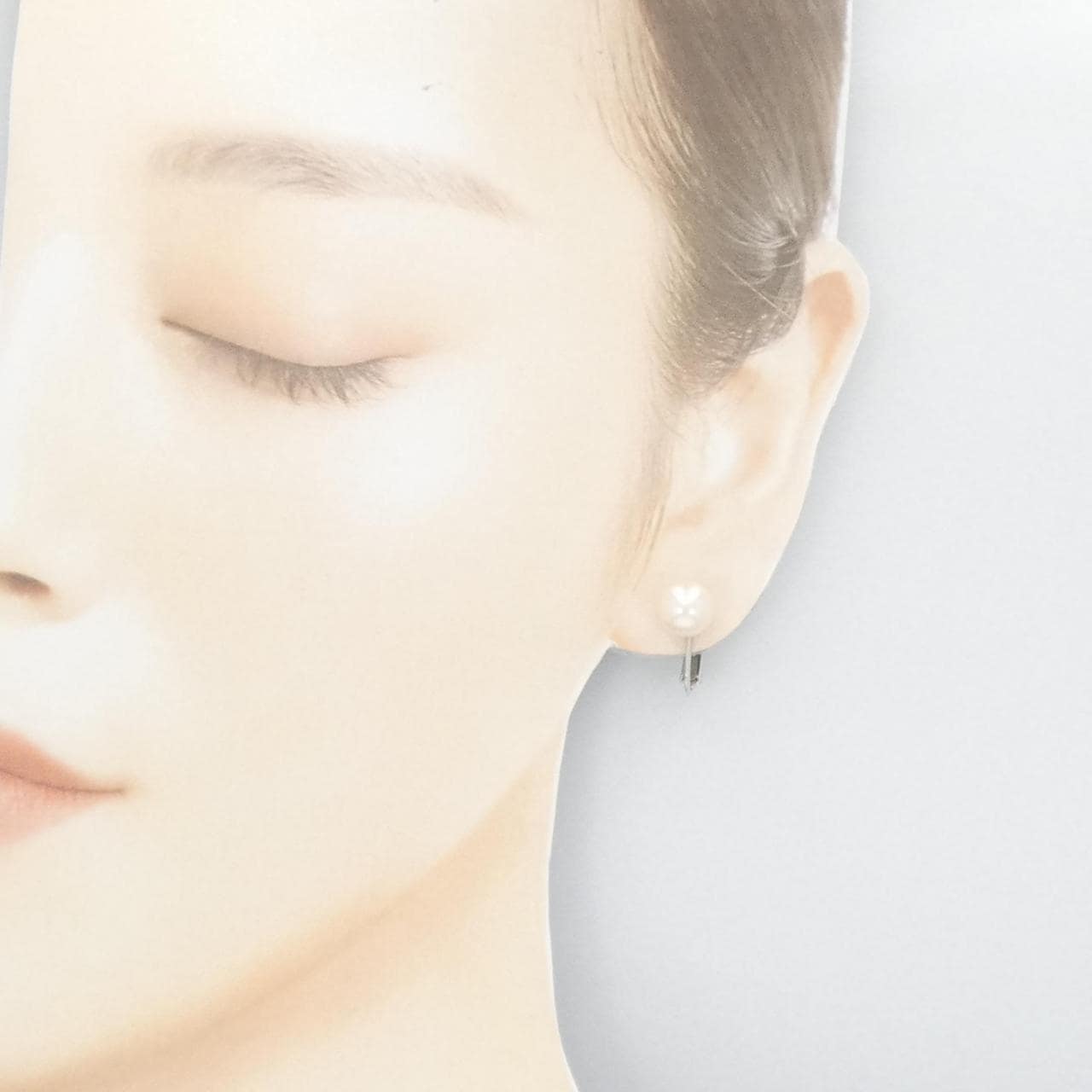 PT900 Akoya pearl earrings 8mm