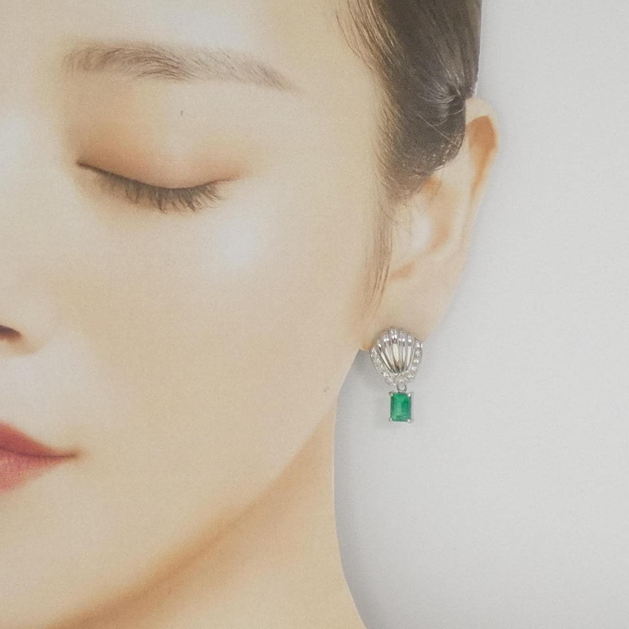 K18WG エメラルド ピアス 1.88CT