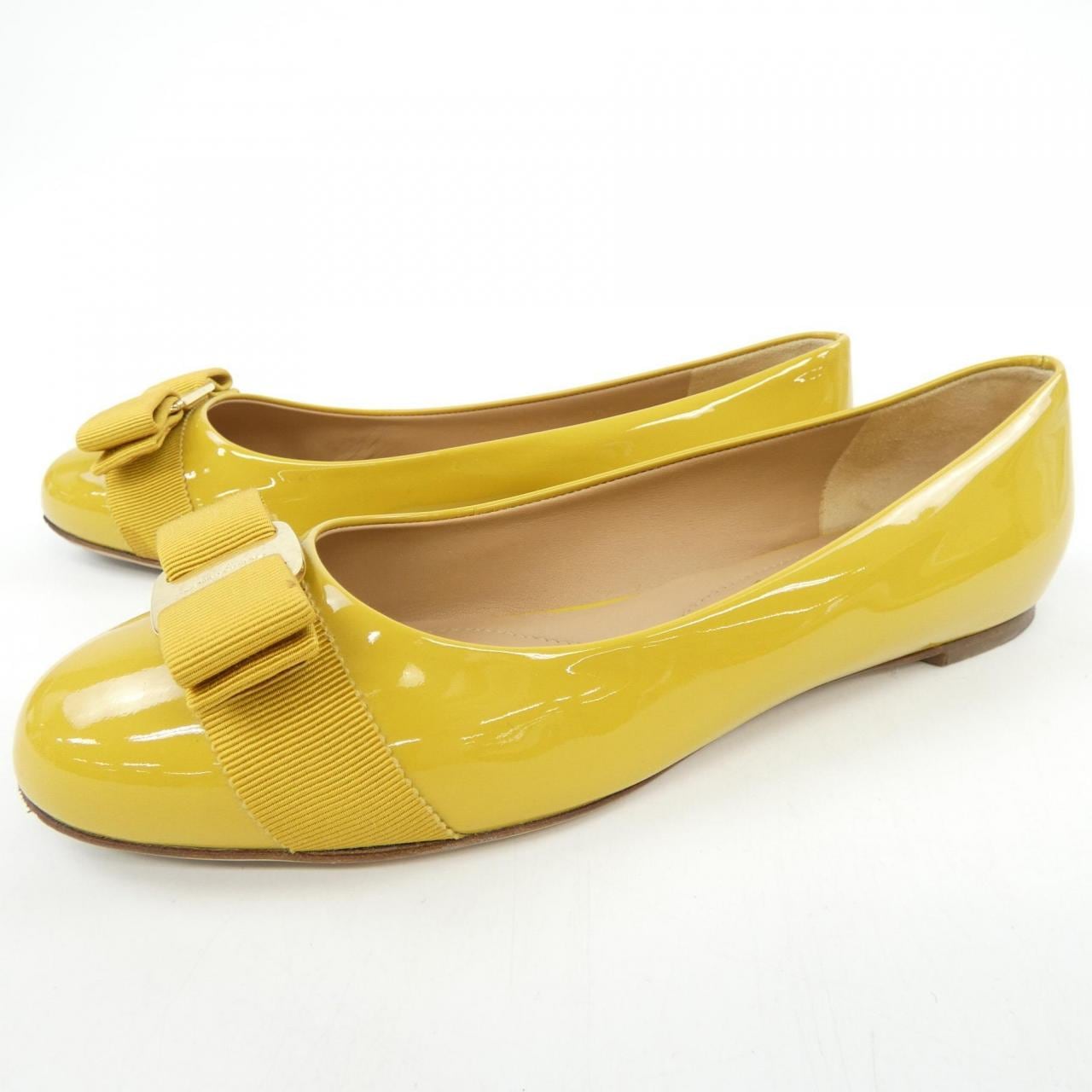 フェラガモ FERRAGAMO VARINA フラットシューズ