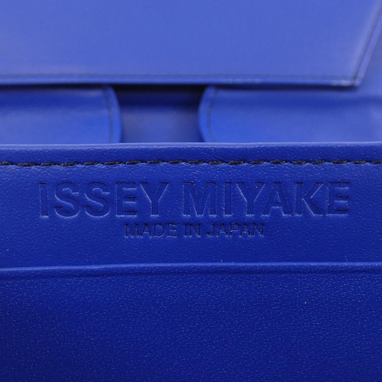 イッセイミヤケ ISSEY MIYAKE WALLET