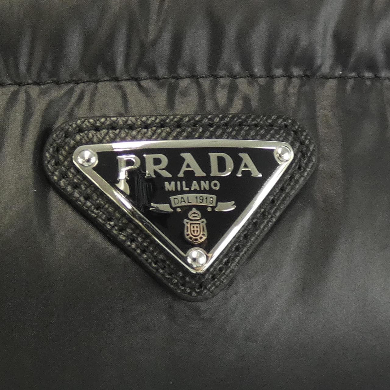 プラダ PRADA トライアングルロゴ 290546 R212 11HU ダウンベスト