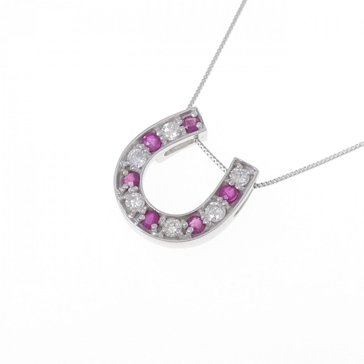 K18WG ホースシュー ルビー ネックレス