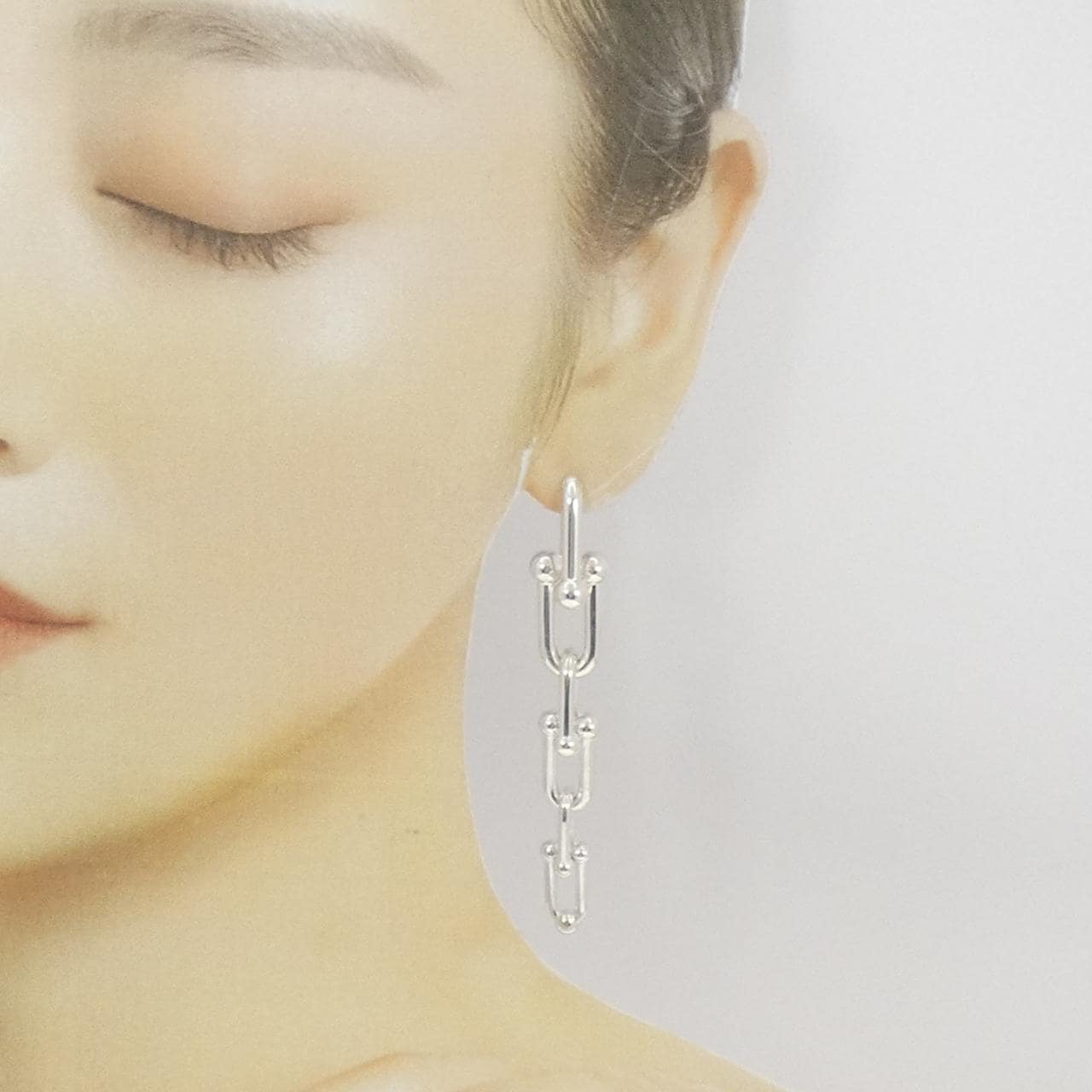 ティファニー グラジュエイテッド リンク ピアス