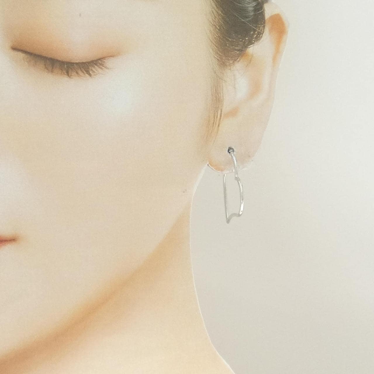 K10WG ハート フープ ピアス