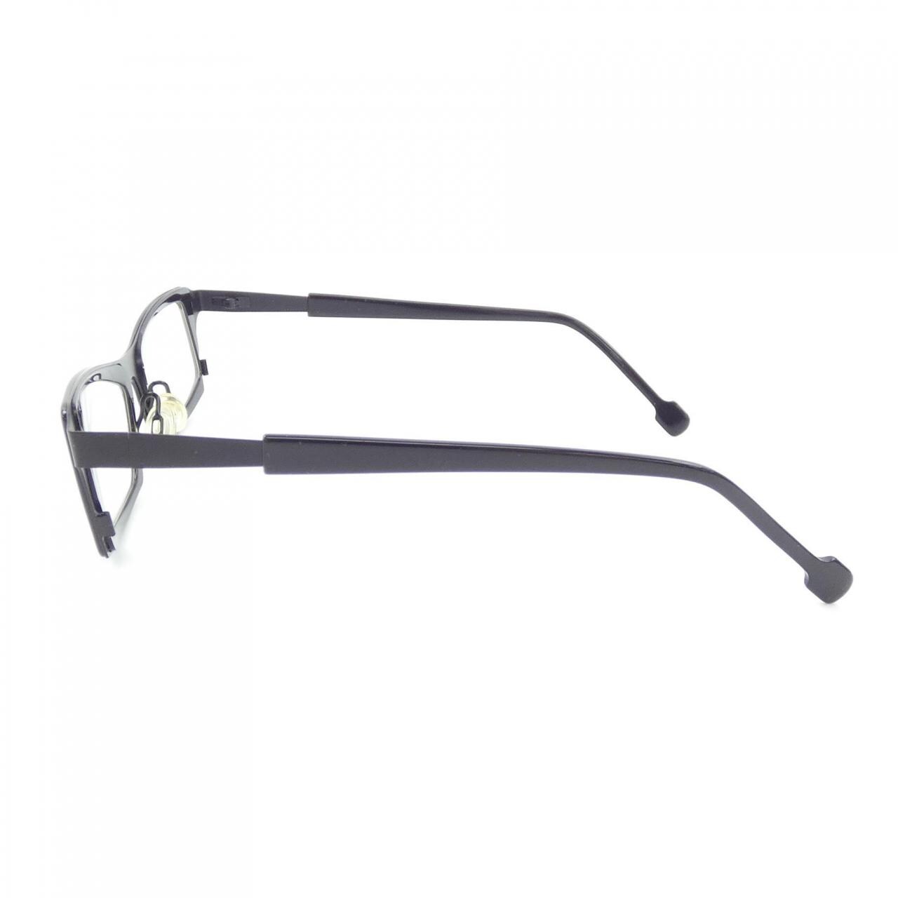 THEO EYEWEAR