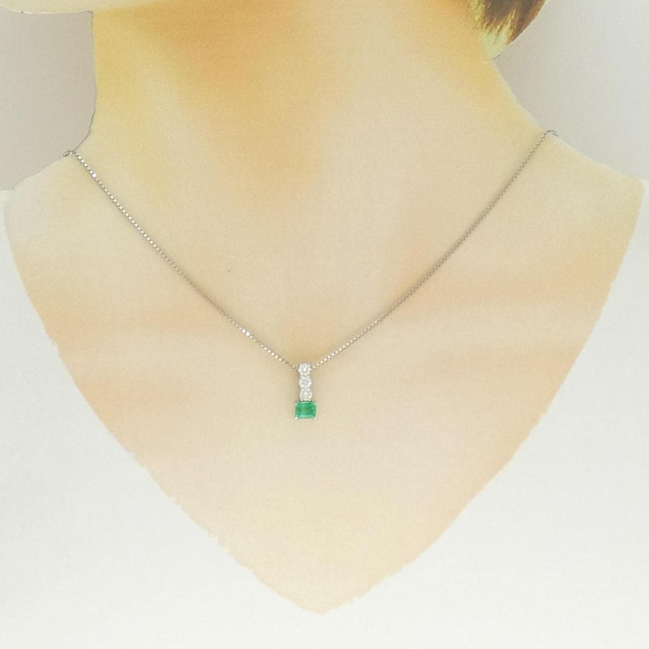 PT900/PT850 エメラルド ネックレス 0.48CT