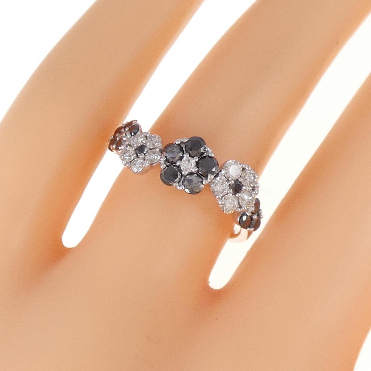 K18WG フラワー ダイヤモンド リング 1.00CT