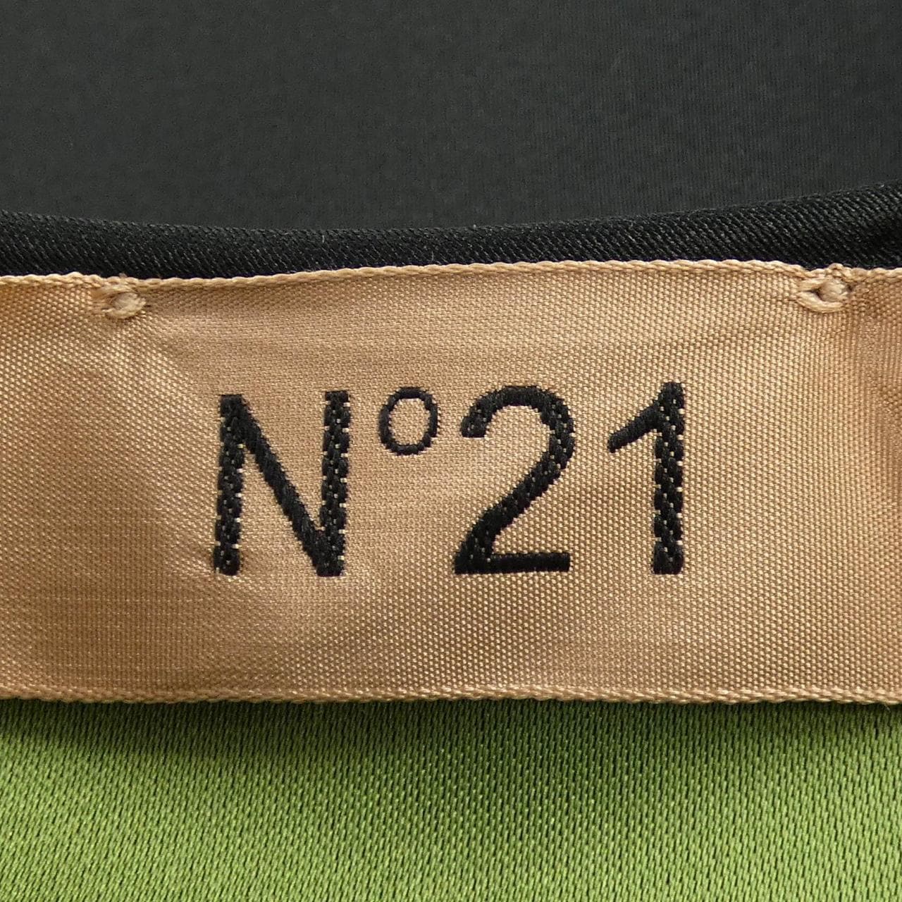 ヌメロヴェントゥーノ N°21 ワンピース