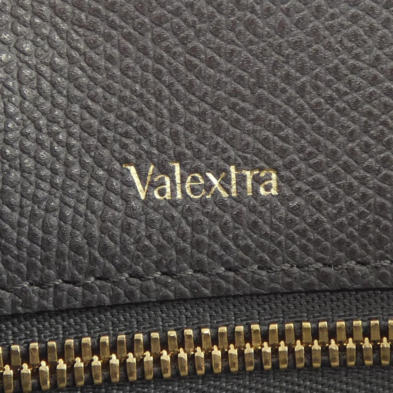 ヴァレクストラ VALEXTRA CROSSBODY TWIST BAG