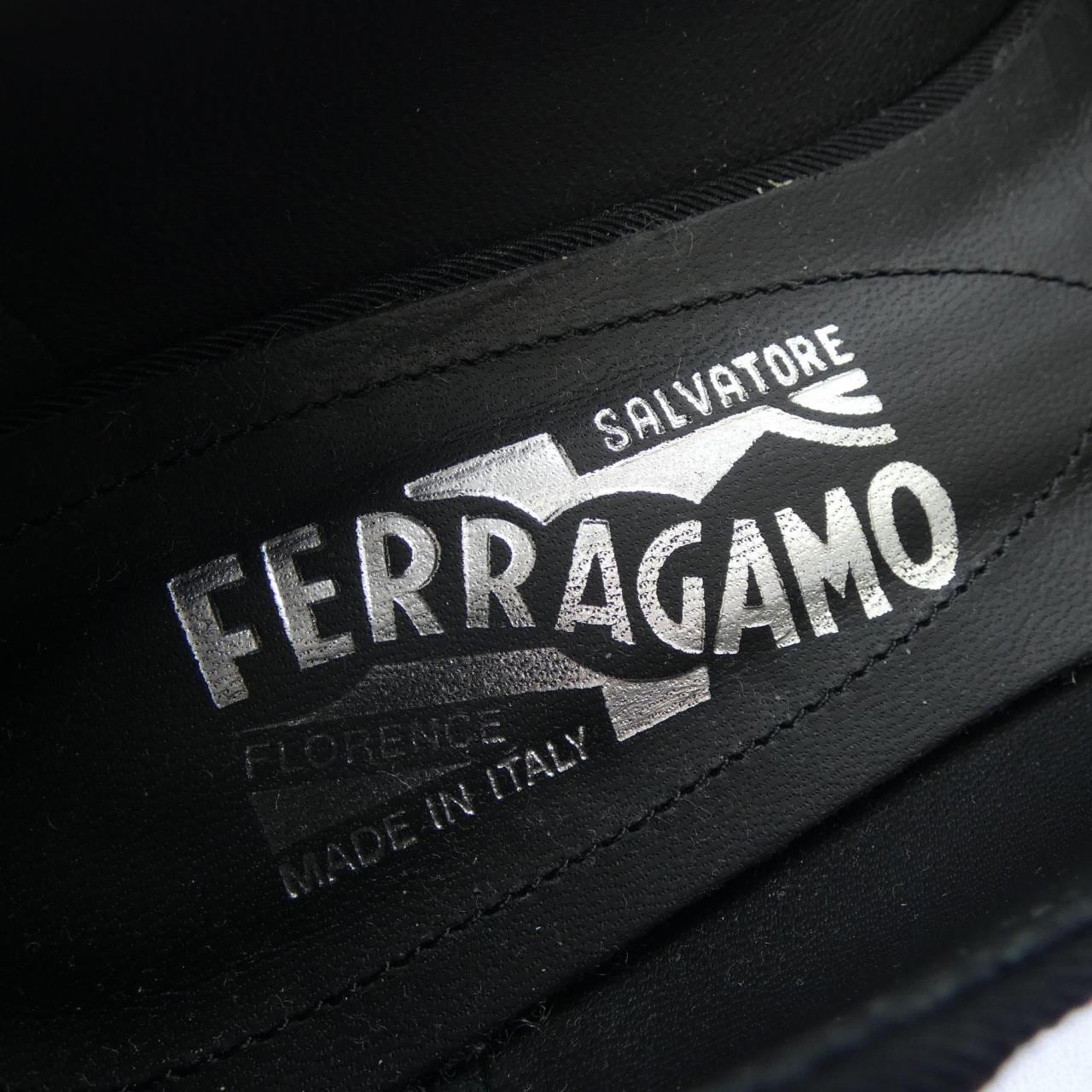 サルヴァトーレフェラガモ SALVATORE FERRAGAMO フラットシューズ