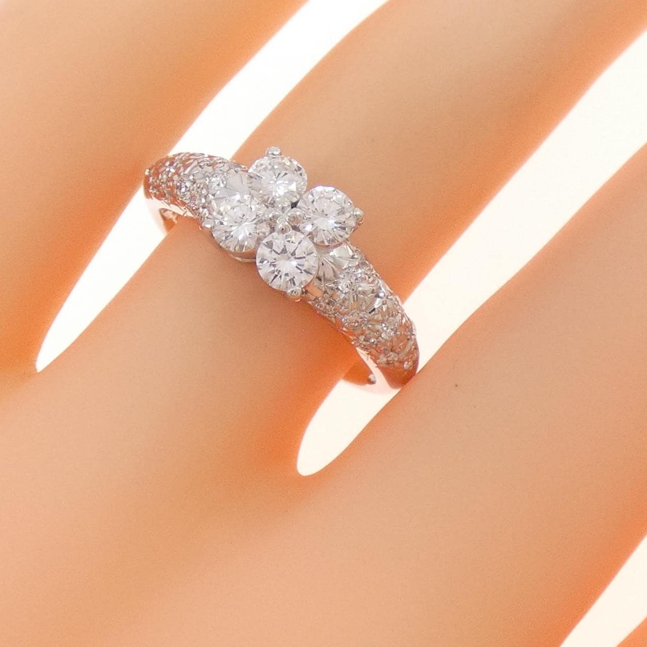 タサキ フラワー ダイヤモンド リング 0.64CT