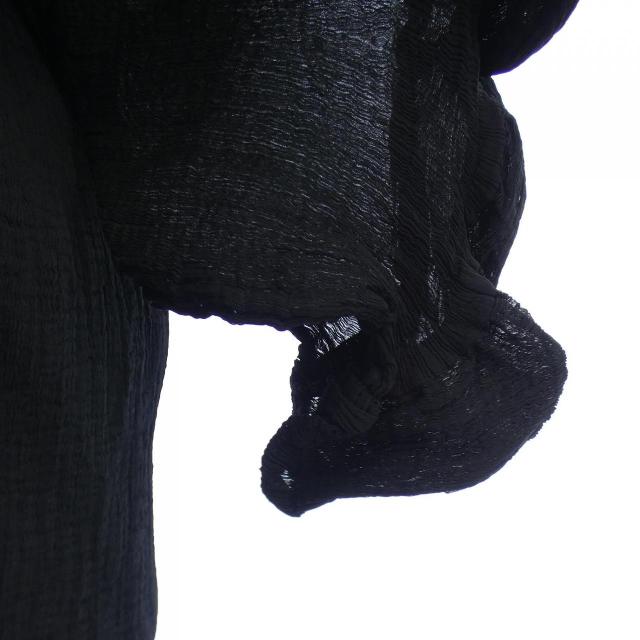 ミーイッセイミヤケ me ISSEY MIYAKE トップス