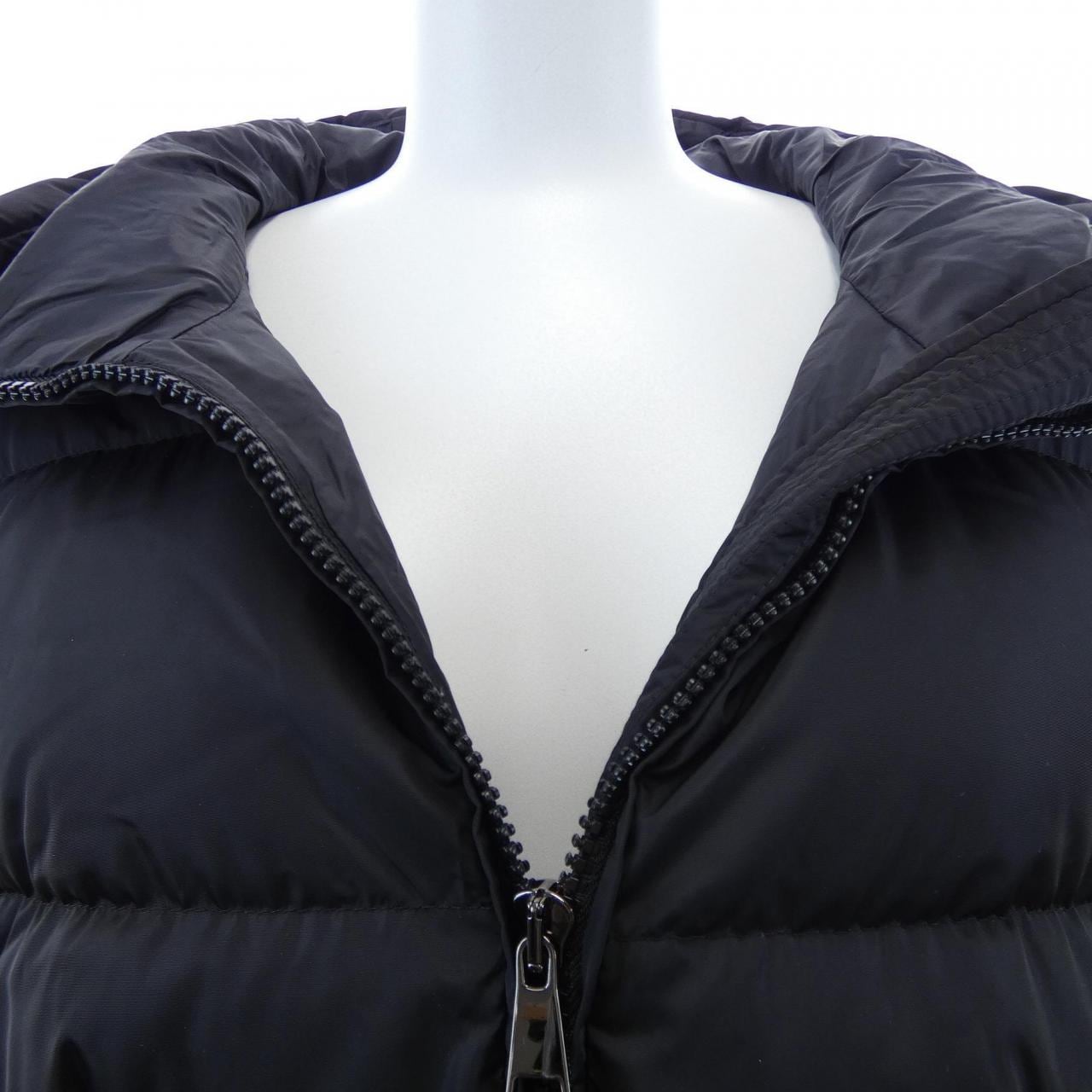 モンクレール MONCLER AVOCE ダウンジャケット