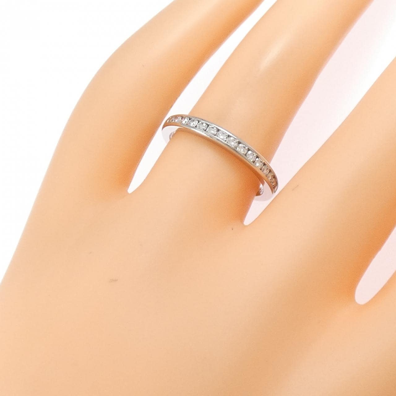 ティファニー ハーフサークル チャネルセッティング リング