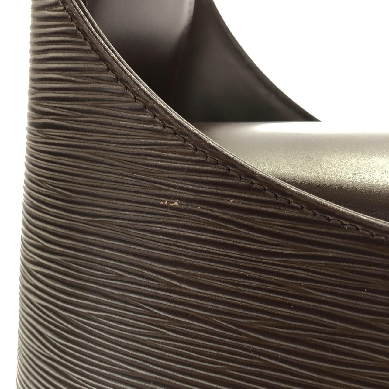 ルイヴィトン エピ ヴェルソー M5281D ショルダーバッグ